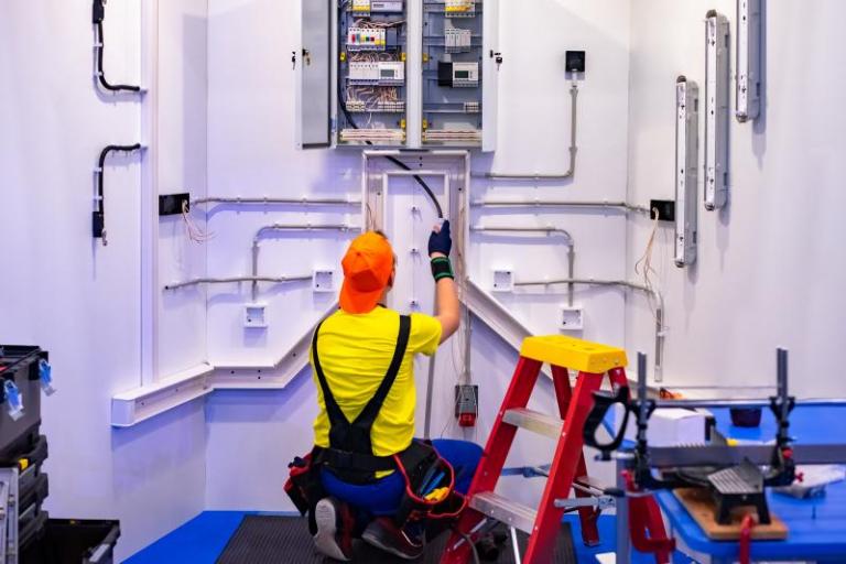Travaux d'électricité dans votre logement, quelles normes respecter ?